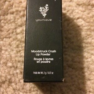 Younique Moodstruck Crush Lip Powder COMPLICATED